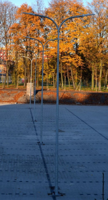 Latarnia uliczna Grid LED dwuramienna słup stalowy