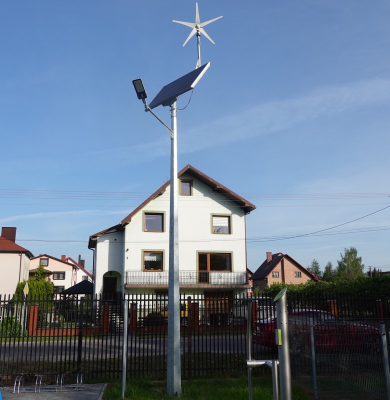 Latarnia solarno-wiatrowa Hybrid Solar LED V1