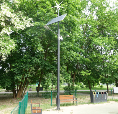 Lampa hybrydowa LED 2x30W / panel 275W / turbina 300W / słup 6m / aku 150Ah