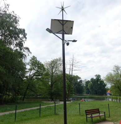 Lampa hybrydowa LED 2x30W / panel 275W / turbina 300W / słup 6m / aku 150Ah