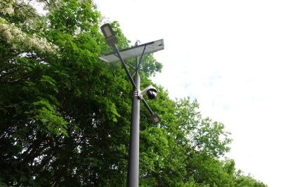 Lampa hybrydowa LED 2x30W / panel 275W / turbina 300W / słup 6m / aku 150Ah